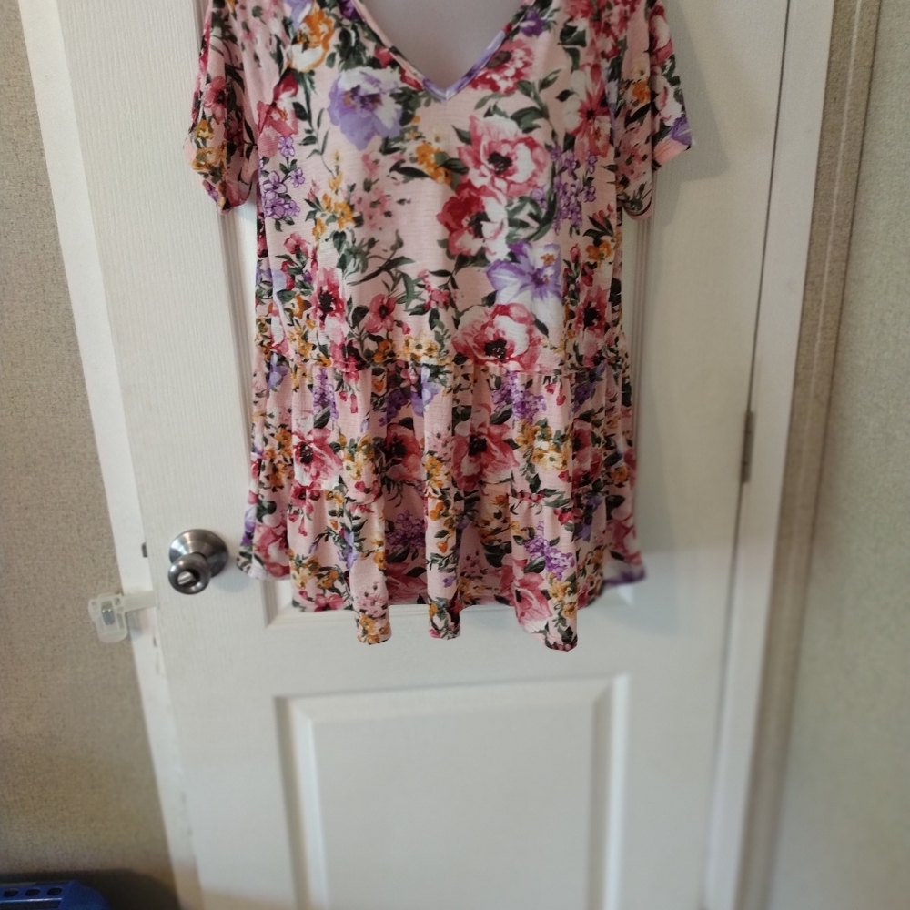 Ava James top size large